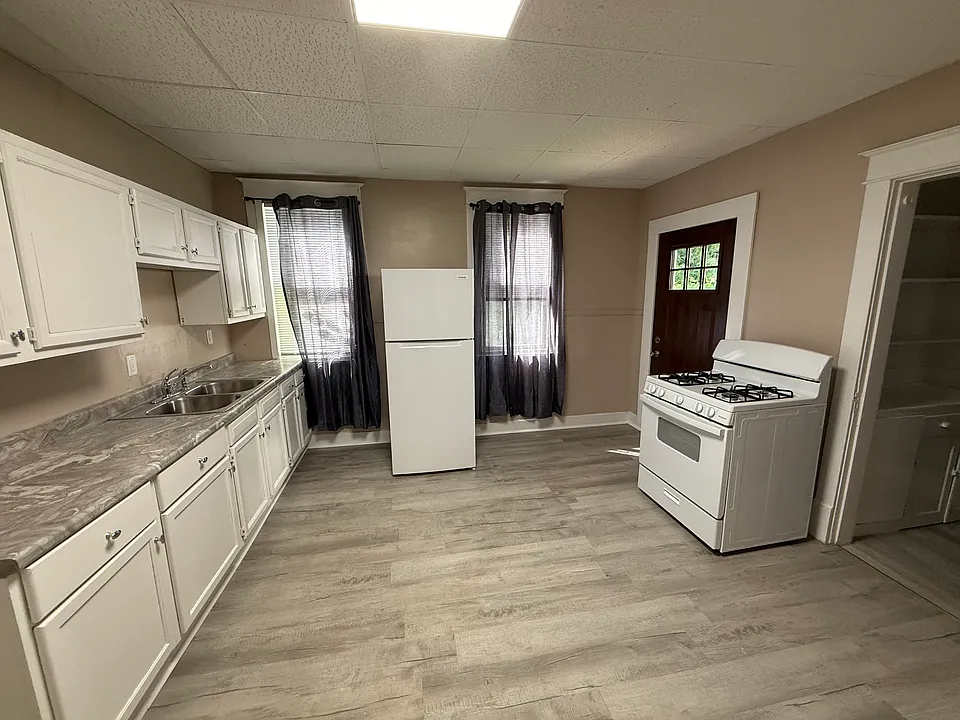 305 Locust St #307