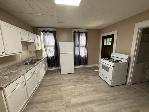 305 Locust St #307, Burlington, IA 52601