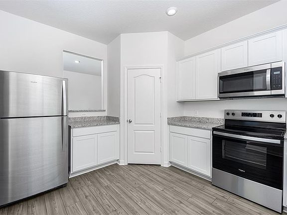 3rd image of 3732 Bergamot Blvd