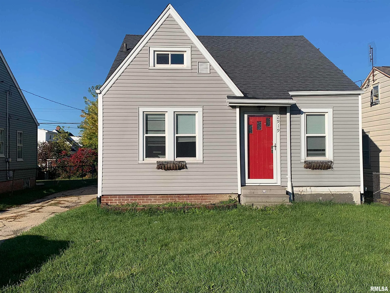 2919 N University St photo 1