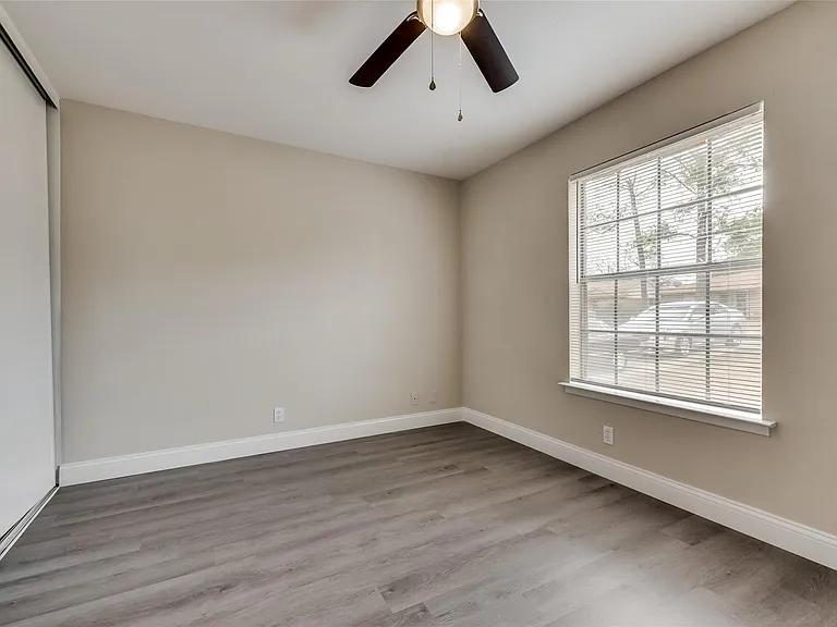 1114 Anthony Dr — Photo 10