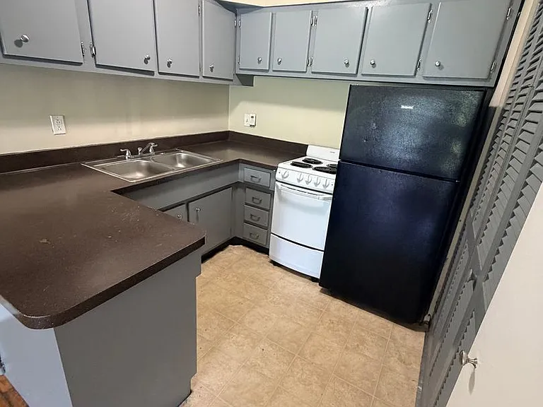 1568 Alexandria Dr #7B-Z3 — Photo 1