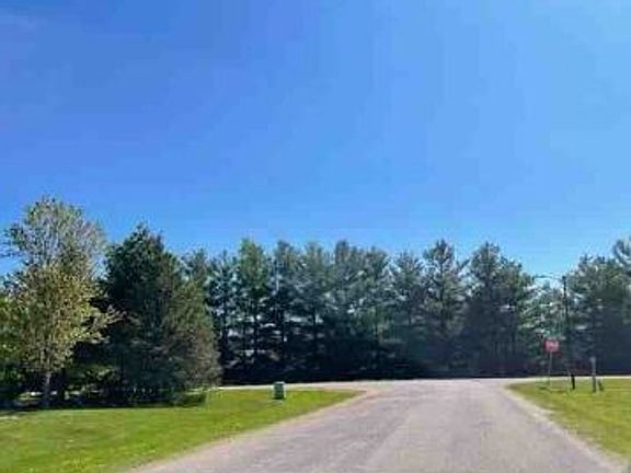 Exterior Neighborhood (street photo)