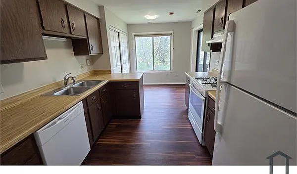 871 Cross Creek Ct #D — Photo 7