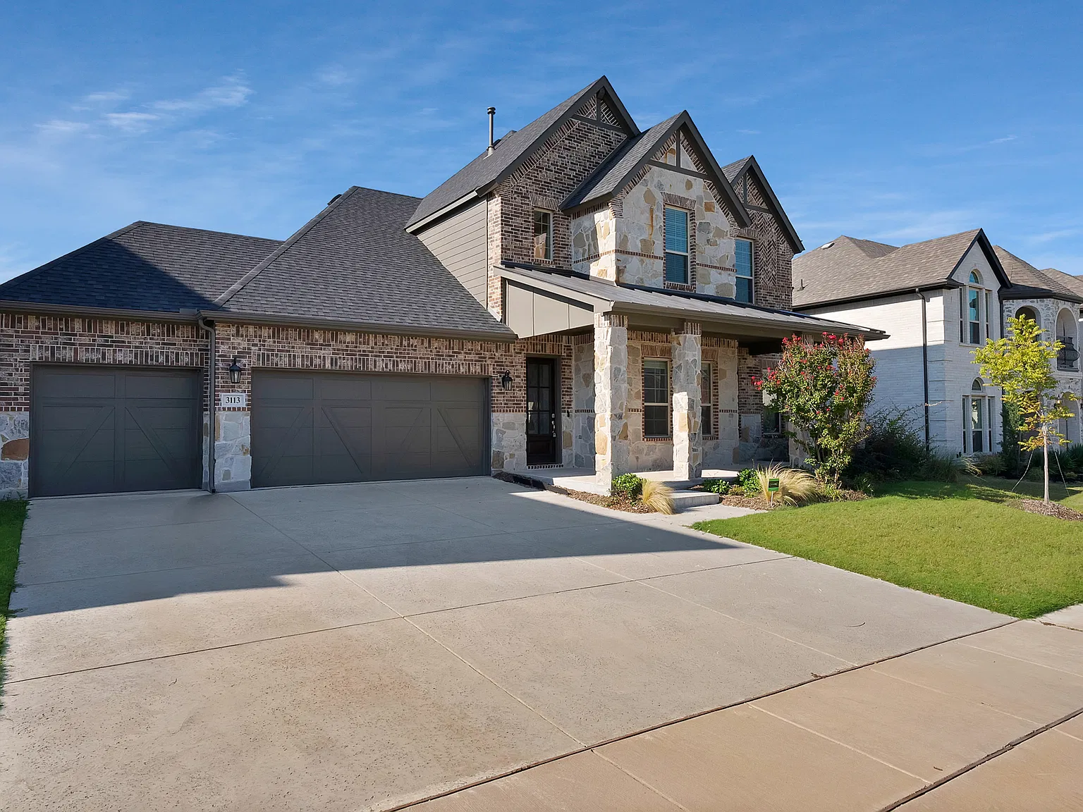 5 bed, 3352 sqft, $3,200 — Photo 2