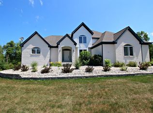 526 Misty Morning Dr, Flushing, MI 48433