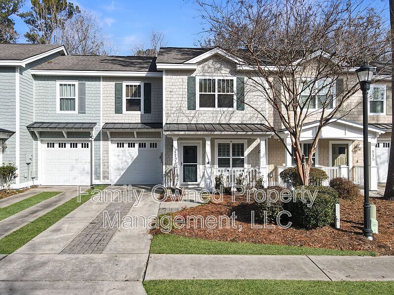 1st image of 417 Grand Palm Ln