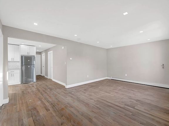 4th image of 6504 Thursby Ave