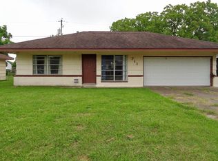 711 W 9th St, Freeport, TX 77541