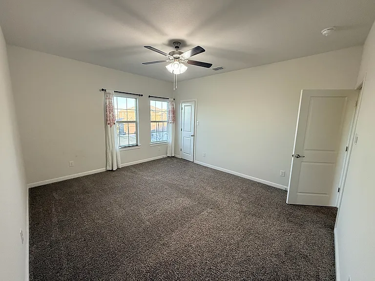 565 Lindisfarne Ln — Photo 21
