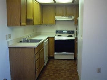 3rd image of 19921 19th Ave NE APT 402