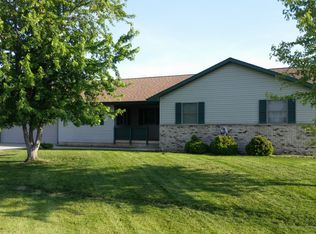 10 E Joe Dr, Amboy, IL 61310