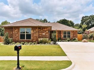 712 Abbey Rd, Lindale, TX 75771