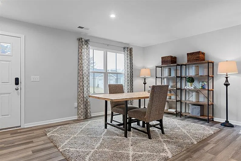 8005 Mulberry Glen Ln — Photo 3