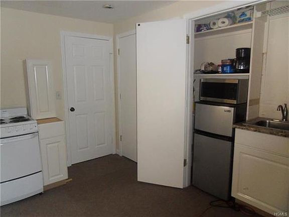 4th image of 12B Center St