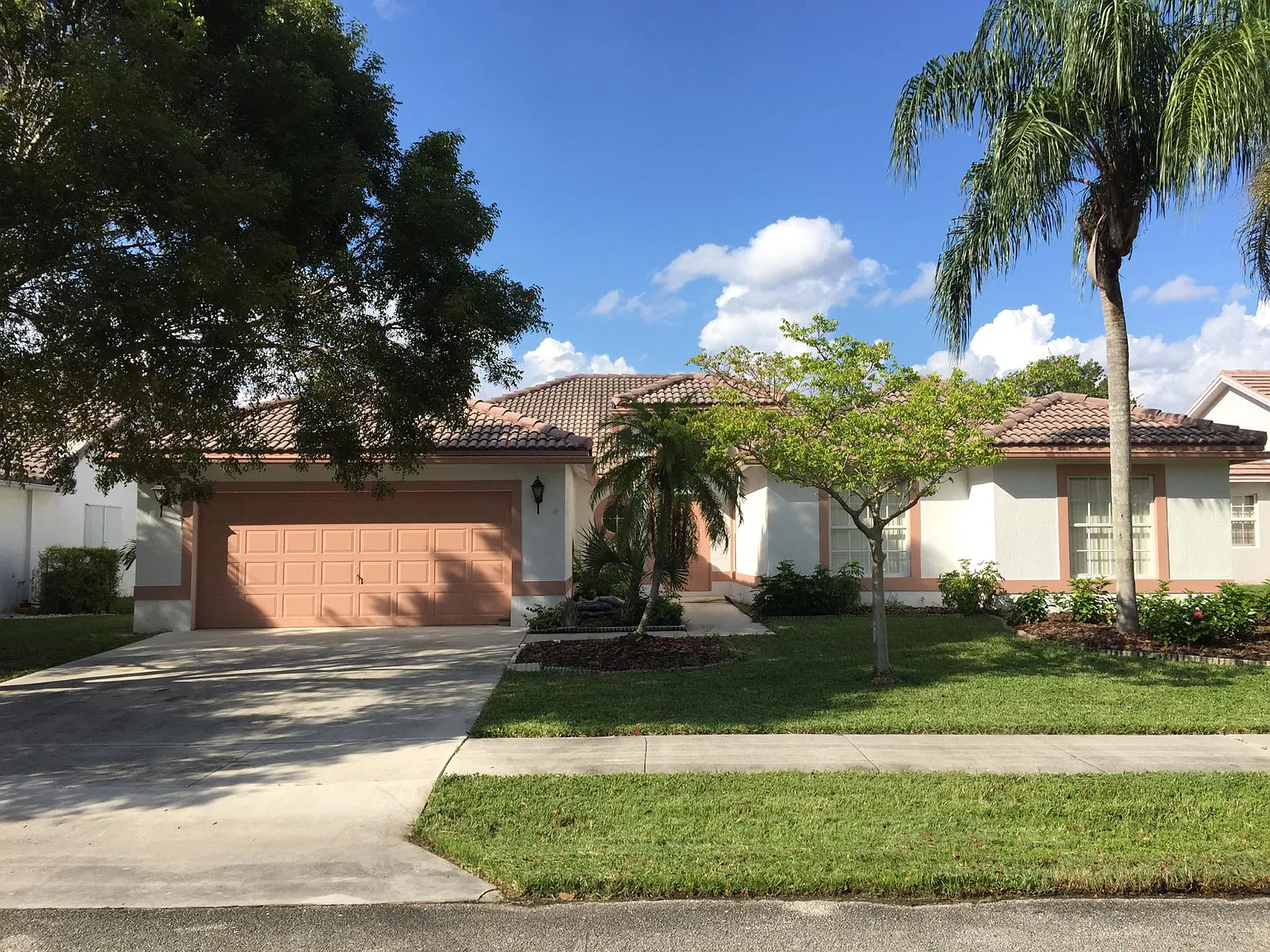 4 bed, 2.5 bath, 2529 sqft, $3,900 — Photo 1