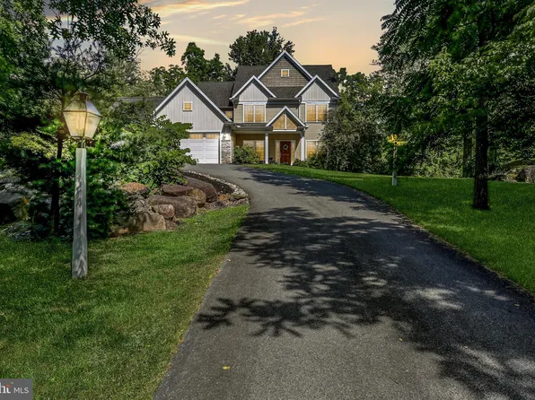 12 Oakbrook Ln, Elizabethtown, PA 17022