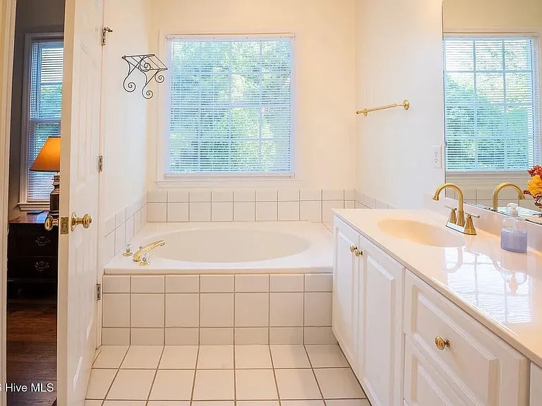 3326 Saint James Dr SE — Photo 15