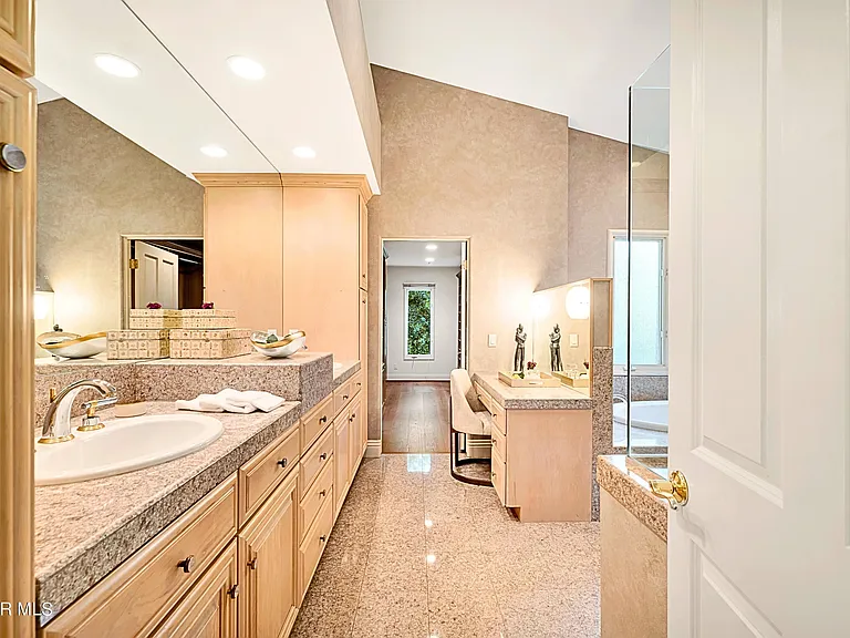 1687 Castlebridge Ct — Photo 29