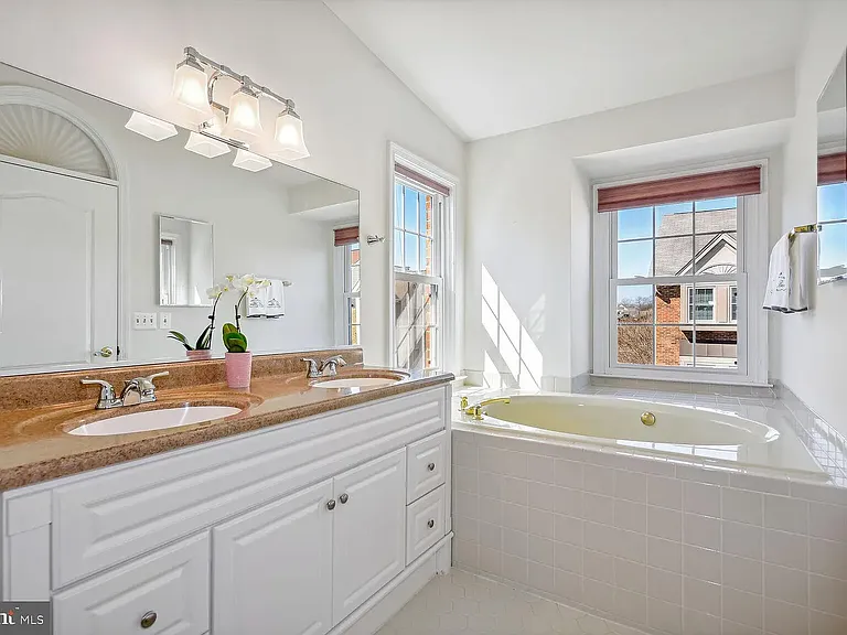 8000 Merry Oaks Ct — Photo 9