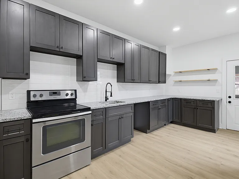 340 E Frederick St — Photo 14