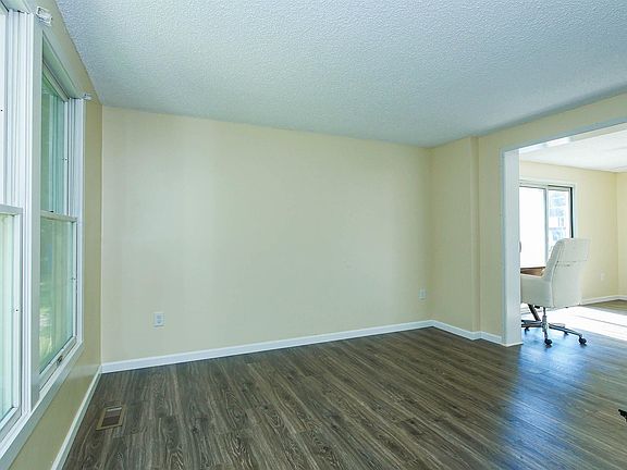 3rd image of 51 Theresa Ct #51