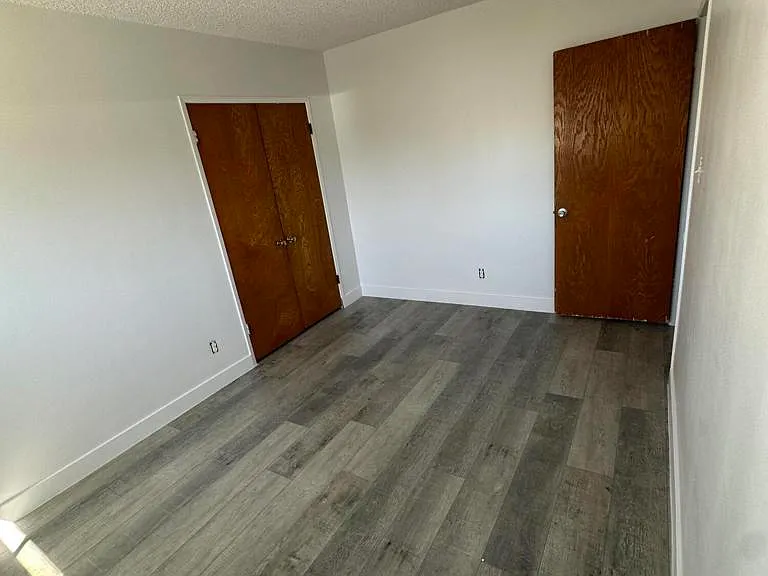 1650 W 209th St #6 — Photo 5