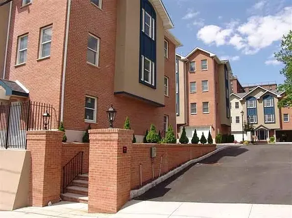 620 38th St, Union City, NJ 07087