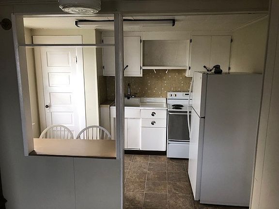 3rd image of 832 NE Baker St APT 2