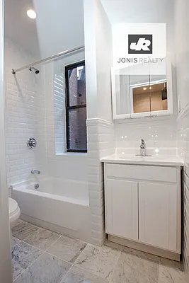 Rented by Jonis Realty | media 4