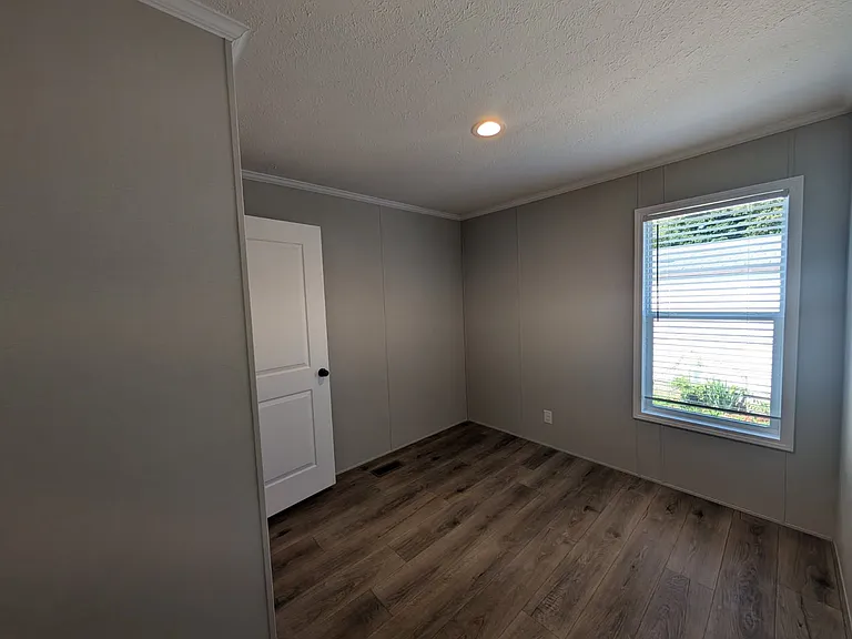 Avon Lakes Estates — Photo 16
