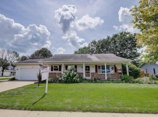 404 Lexington Dr, Waunakee, WI 53597