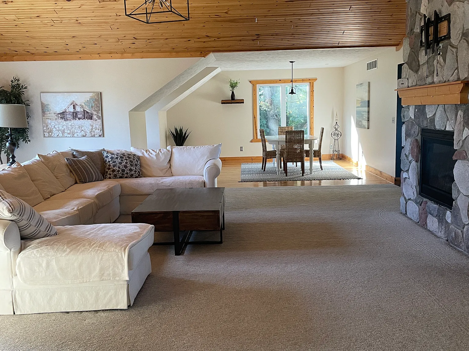2 bed, 2067 sqft, $2,700 — Photo 4