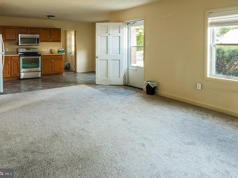 108 Martin Dr — Photo 8