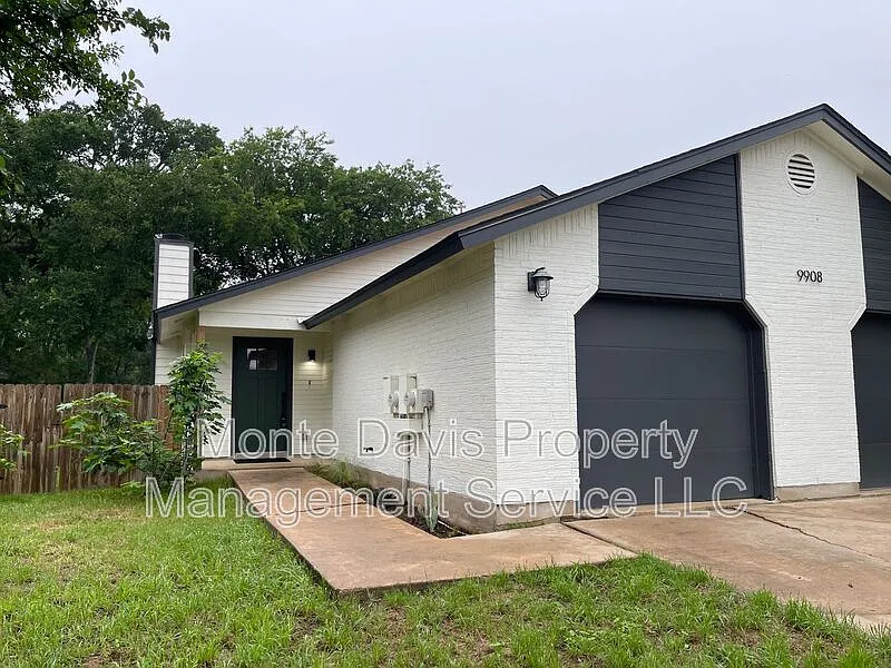 2 bed, 2.0 bath, 976 sqft, $1,900 — Photo 1