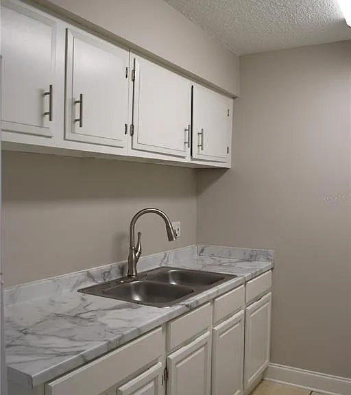 7423 SW 42nd Pl — Photo 10