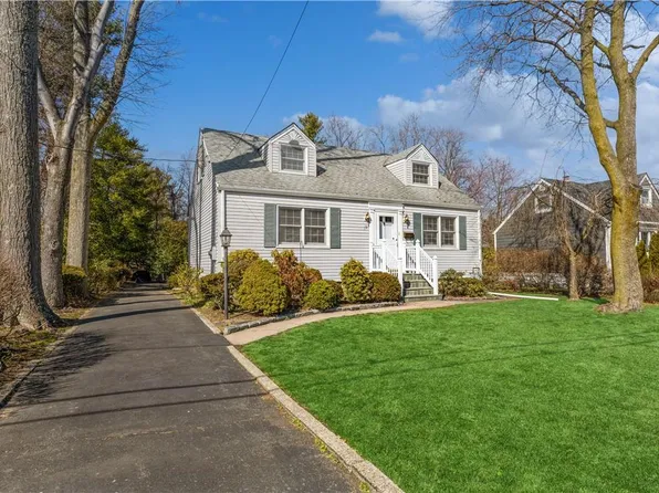 19 Veterans Parkway, Pearl River, NY 10965