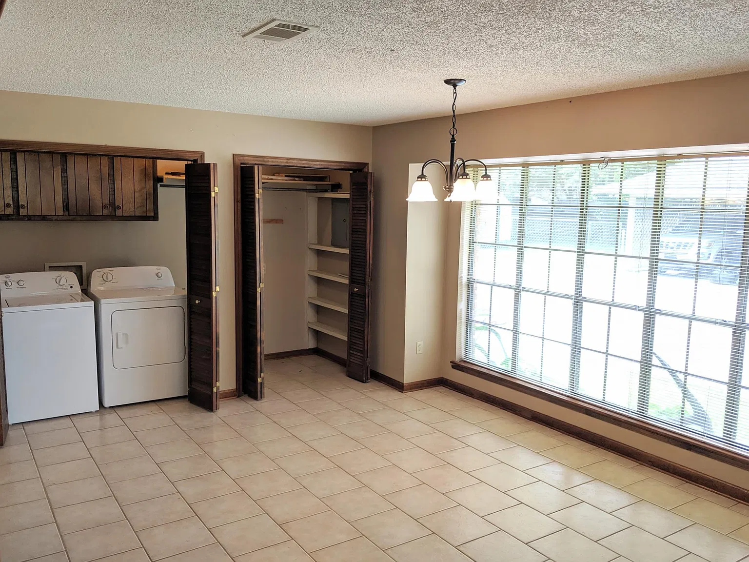 3 bed, 1400 sqft, $1,650 — Photo 4