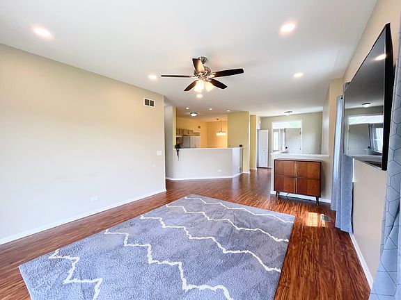 5th image of 913 Yorktown St