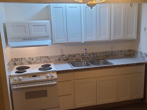 New Kitchen, with dishwasher!