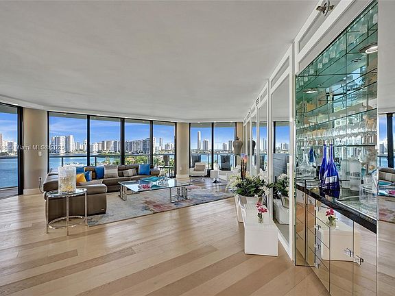 5th image of 4000 Island Blvd #906