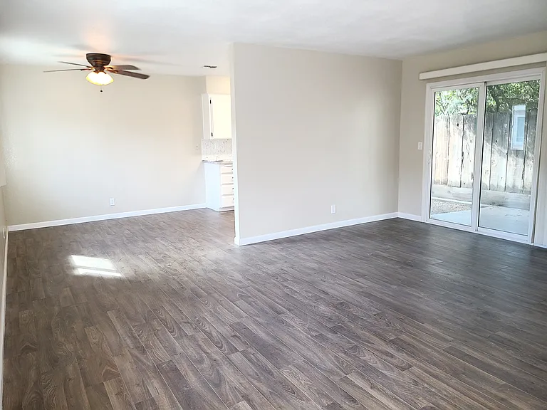 20 N Lemoore Ave #A — Photo 5