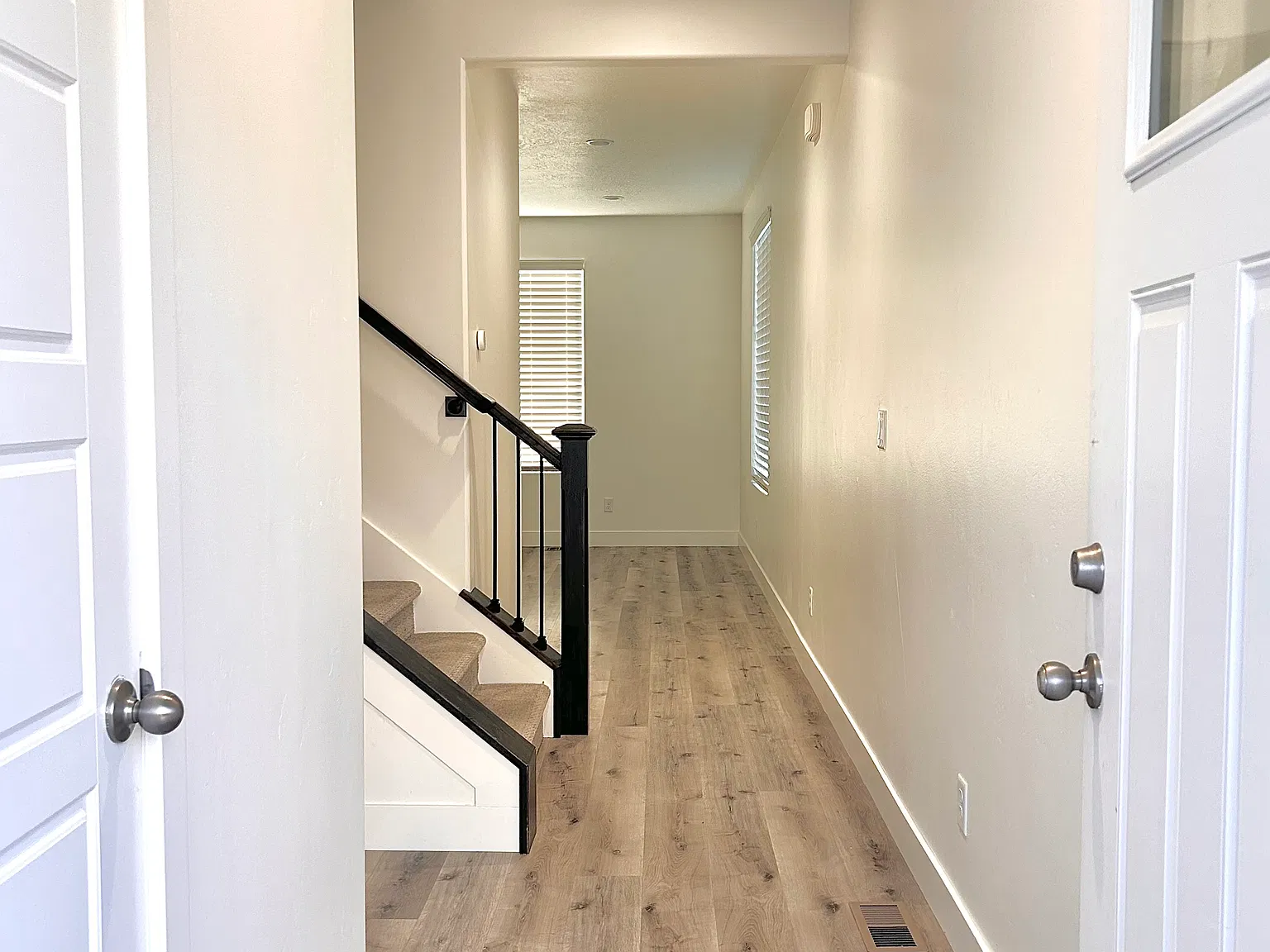 3 bed, 3.5 bath, 2283 sqft, $2,500 — Photo 3
