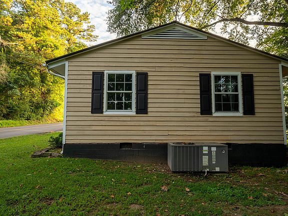 4th image of 130 Round Knob Rd