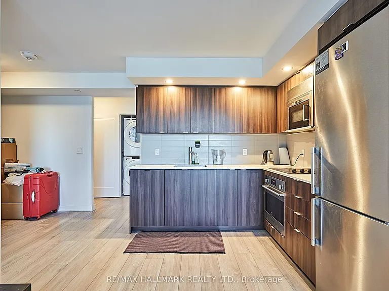 225 Village Green Sq #1804 — Photo 5