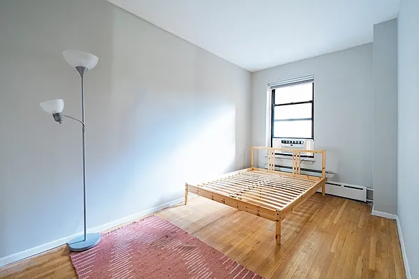 Rented by New York Casas Ltd. | media 12