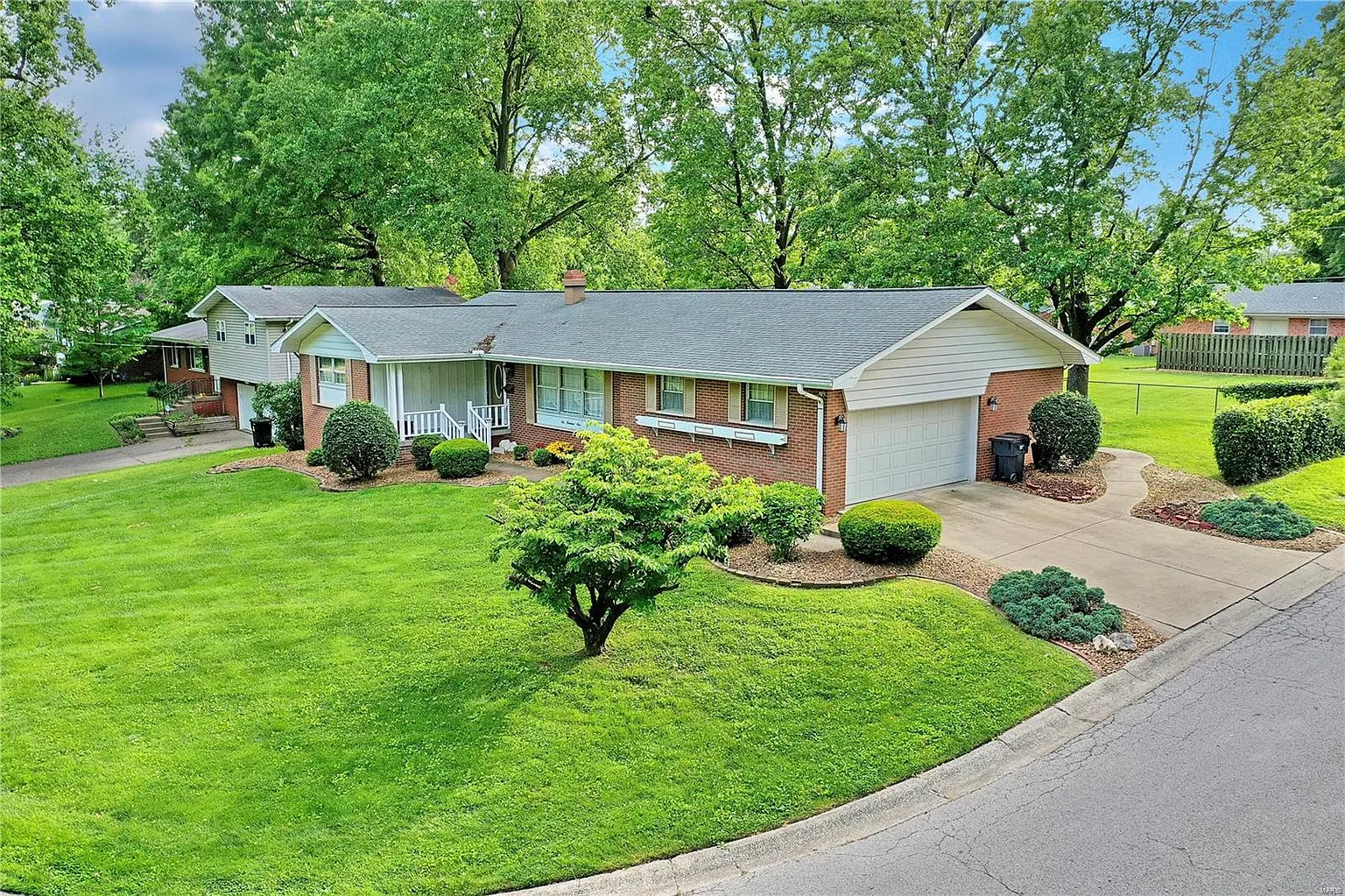 601 Springdale Dr photo 1
