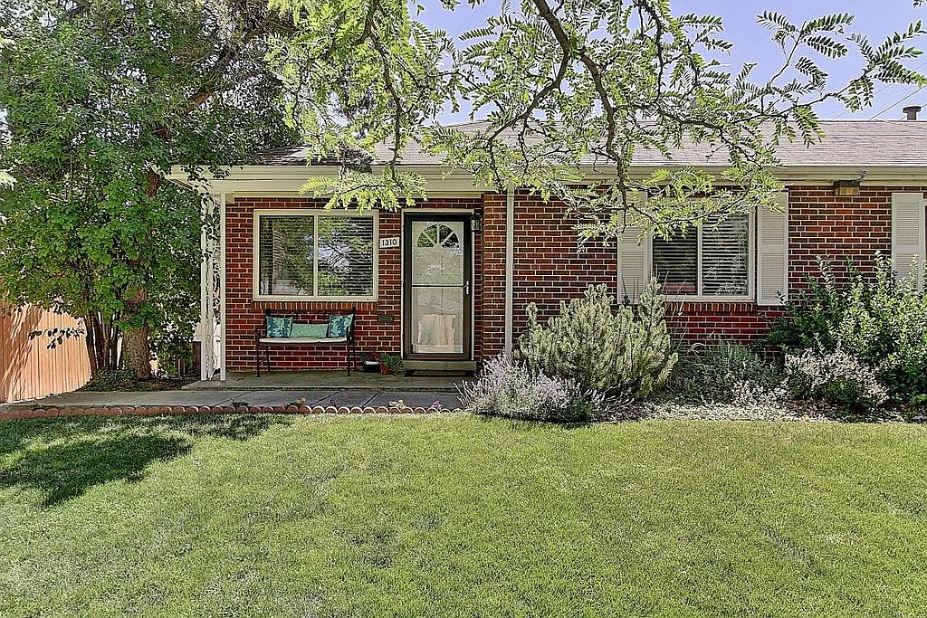 1310 Ivanhoe St — Photo 1