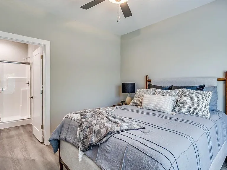 4948 N Vassar Ave — Photo 5