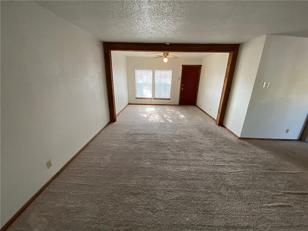 2 bed, 1000 sqft, $1,200 — Photo 4